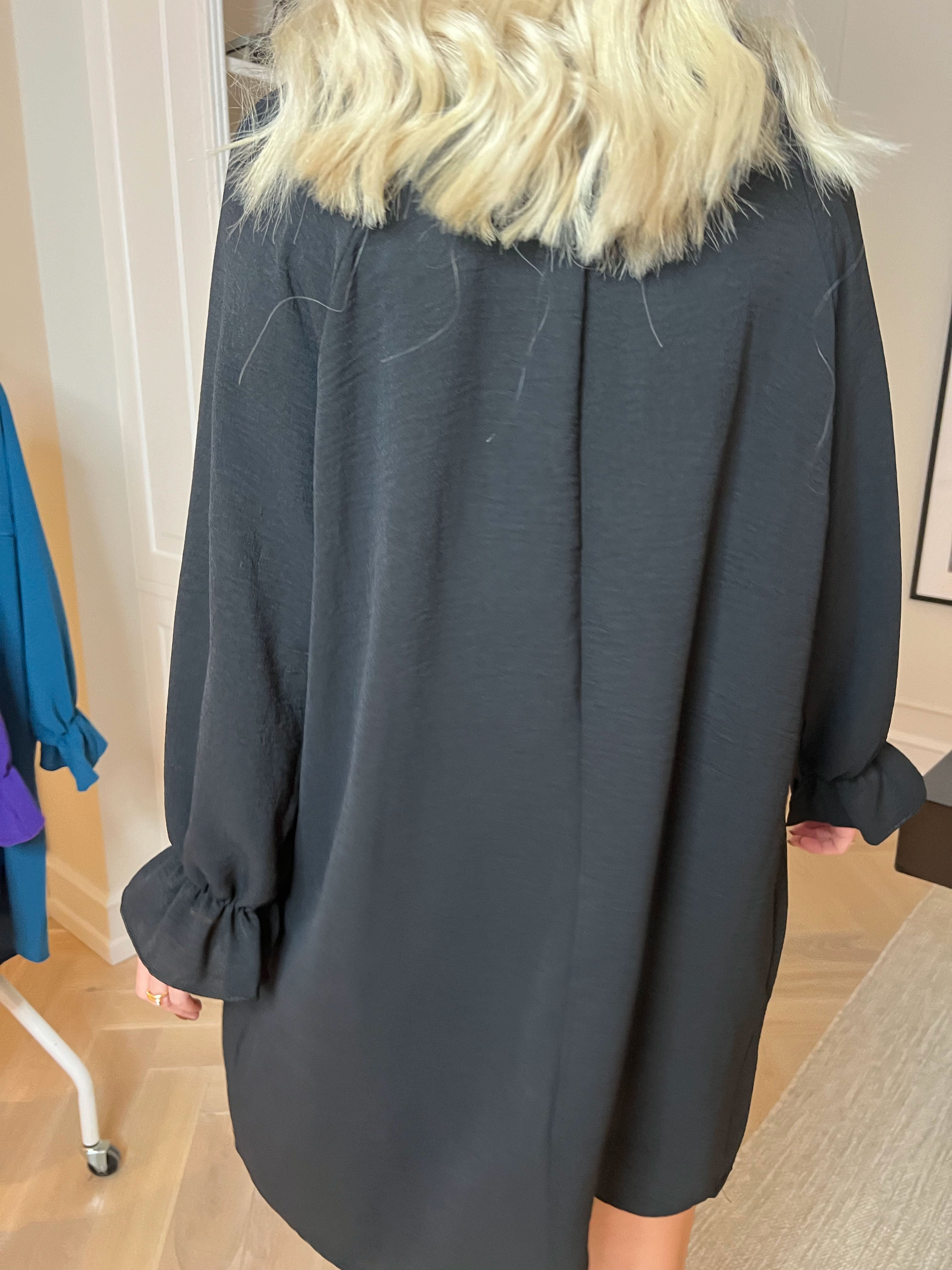 Waleria - Sød kjole i viskose med fine flæsedetaljer